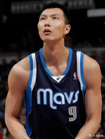 开云APP-亚洲球员NBA选秀顺位里，易建联6号顺位出道排名第二|篮球|德克-诺维茨基|密尔沃基雄鹿队|艾尔-霍福德|大前锋_新浪新闻